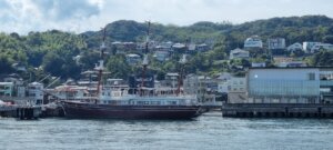 Un bateau touristique à Awaji