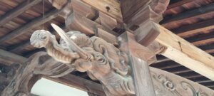détail d'un sculpture au temple d'Awaji