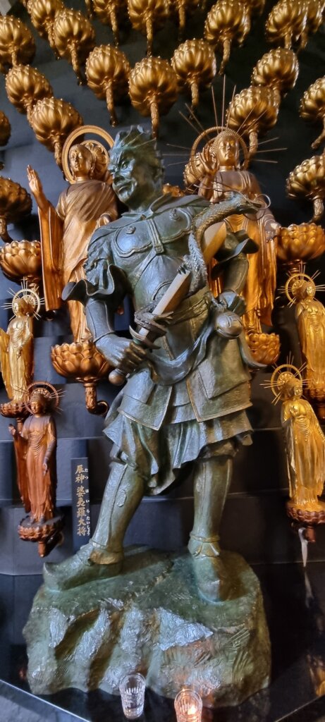 statue d'un guerrier japonais