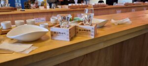 Des verres de sakés pleins