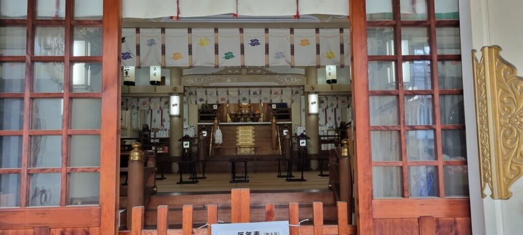 L'autel d'un sanctuaire shinto