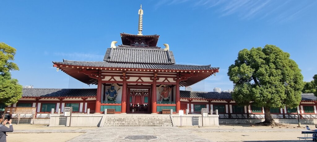 l'entrée du temple de tennoji