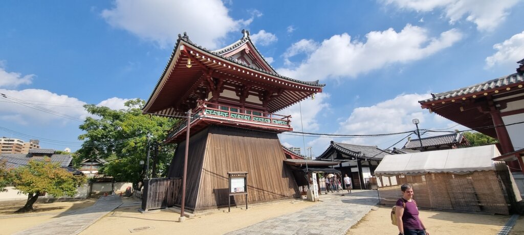 Une tour du temple