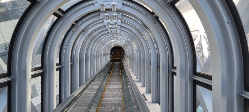 L'escalator d'umeda sky buiding