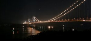 Le pont d'Imabari vu de nuit