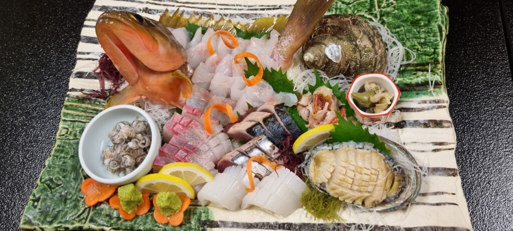 Le plat de sushi à Imabari
