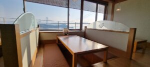 Le pont vu de la salle de restaurant à Imabari