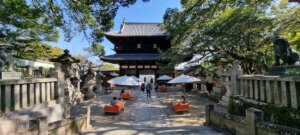 Vue de l'utre côté de l'entrée du temple de kotohira