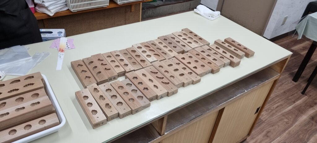 Les moules en bois pour la fabrication des wasambon