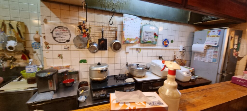 Les casseroles dans un petit restaurant de quartier