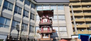 L'horloge dogo onsen at ses automates