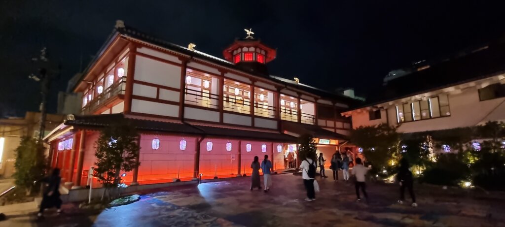 La façade de Dogo onsen
