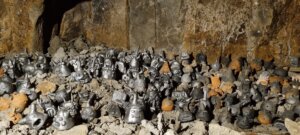 Vcue des masque dans la caverne des onis