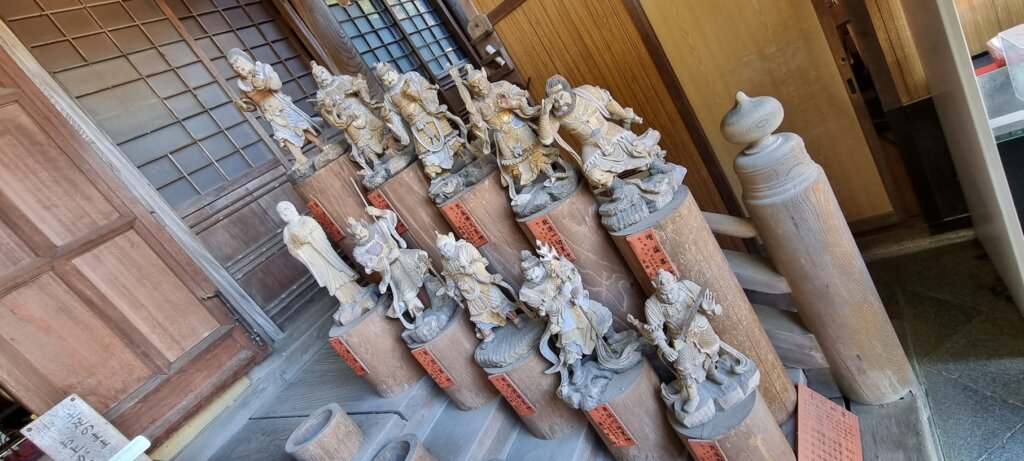 Des statues de kamis à daisho