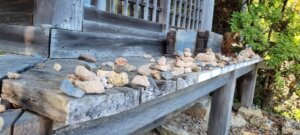 Des pierres les unes sur les autres