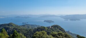 La vue de la mer de seto depuis le mont misen