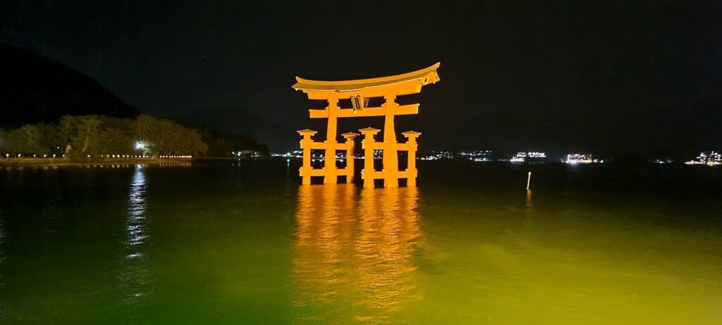 La torii la nuit