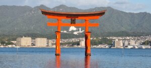 La torii le matin avec du soleil