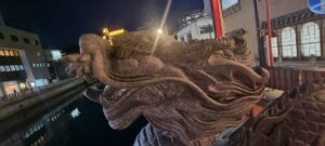 Une statue de dragon au suartier chinois de nagasaki