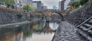 Une vue du pont Megane de Nagasaki