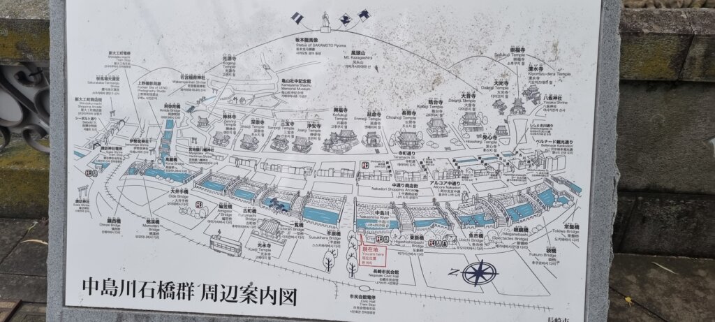 Le plan des temples à côté de la rivière à Nagasaki