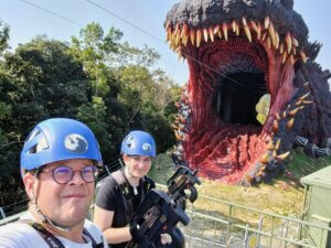 Sophie et LIlian devent godzilla
