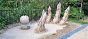 Sculpture de la main d'Ichibi dans Naruto