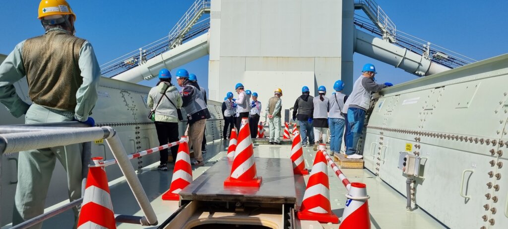 Le griupe en haut du pont