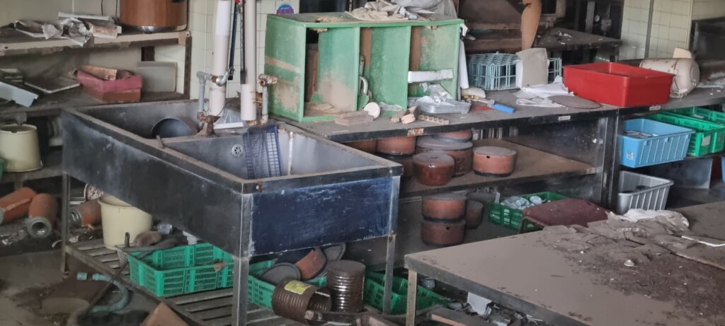 Les cuisines de l'hôtel abandonné