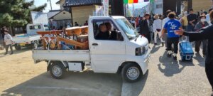Le camion avec les instruments à zentsuji
