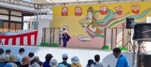 Une danseuse traditionnelle à zentsuji