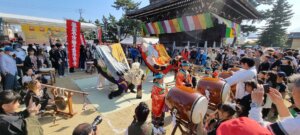 La danse des dragons à zentsuji