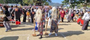 Des ogres lors du matsuri de zentsuji