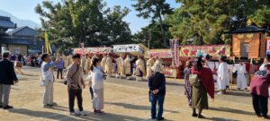 Les spectateur pour la procession du matsuri de zentsuji